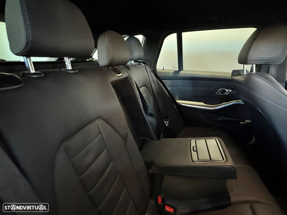 BMW 320 d Touring Pack Desportivo M Auto - 14