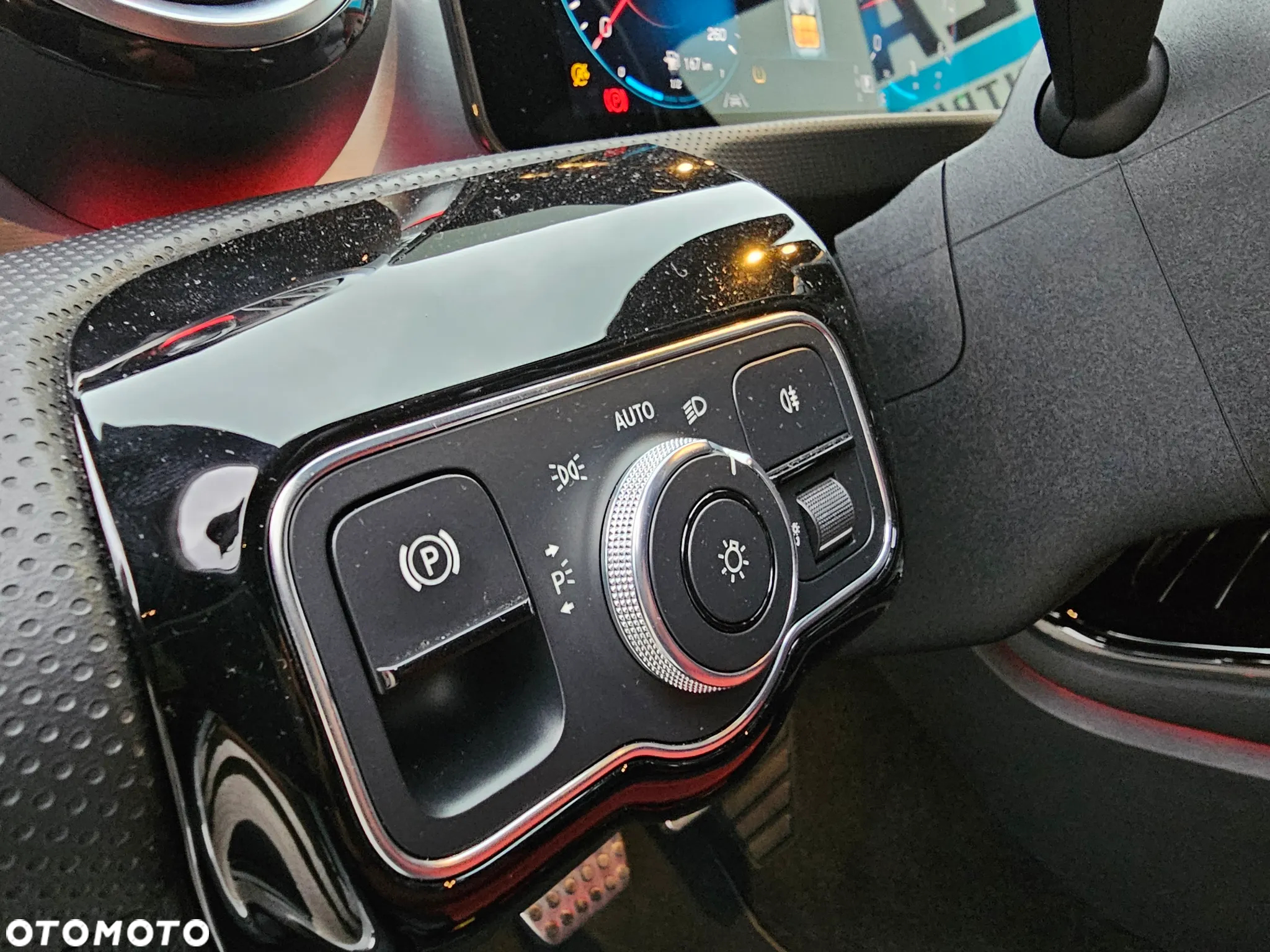 Mercedes-Benz Klasa A 180 AMG Line 7G-DCT - 32