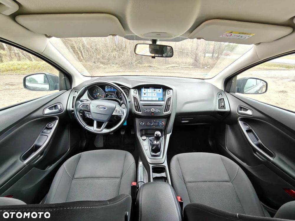 Ford Focus SW - 13