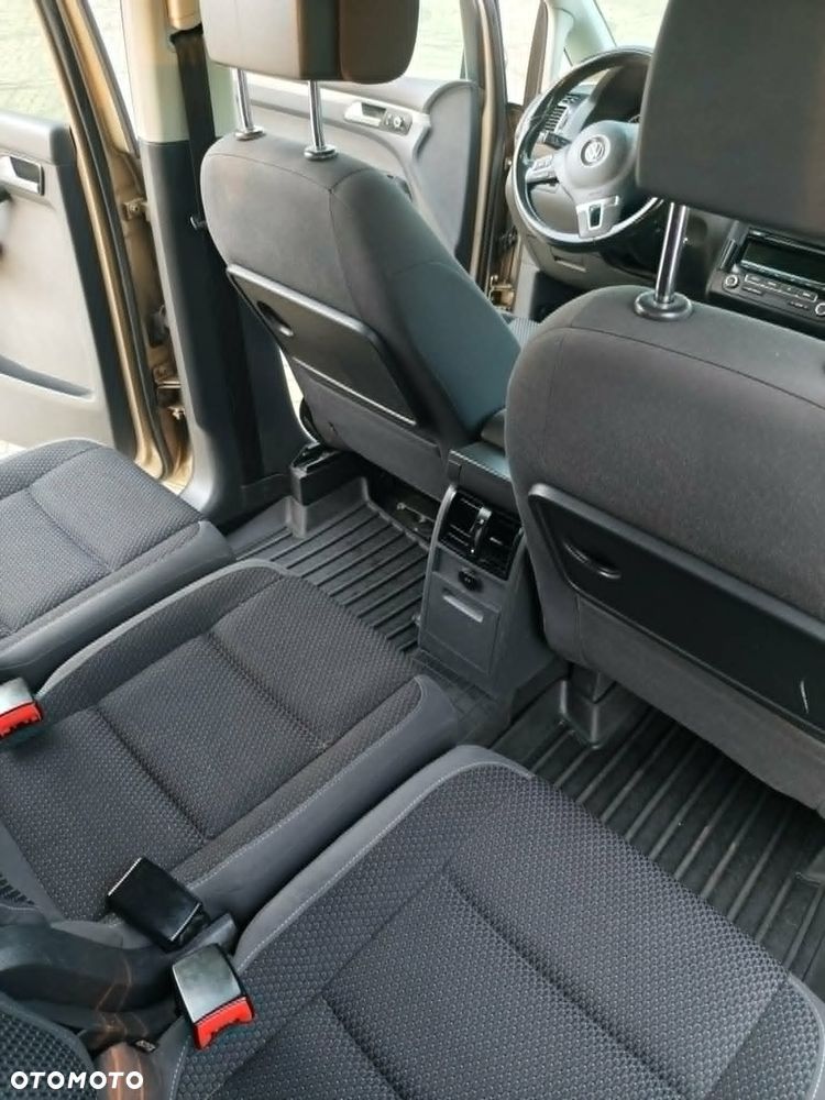 Volkswagen Touran - 19