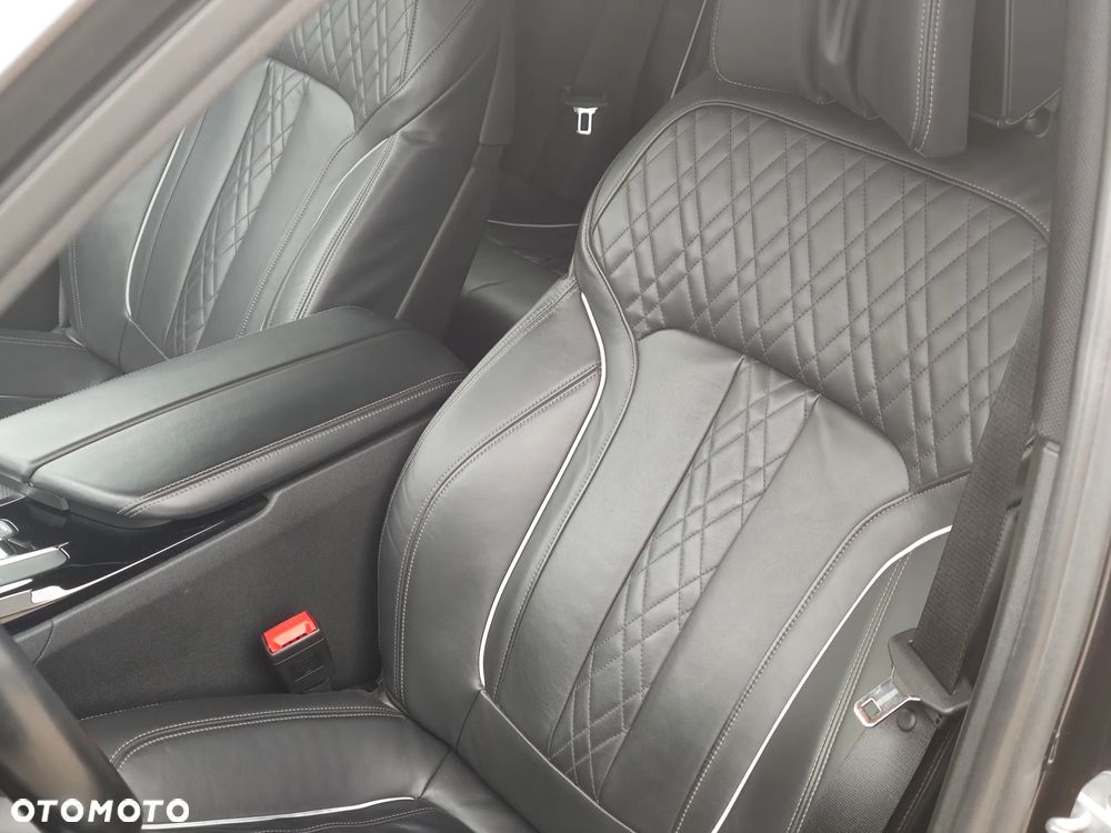 BMW Seria 5 540i xDrive - 16