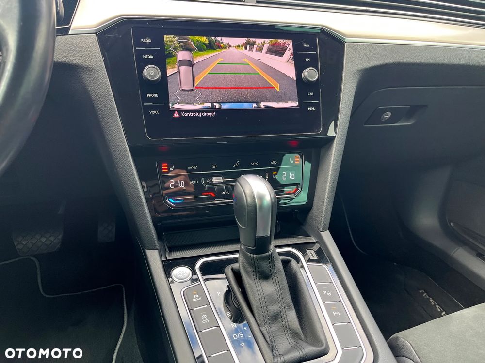 Volkswagen Passat 2.0 TDI Elegance DSG - 21