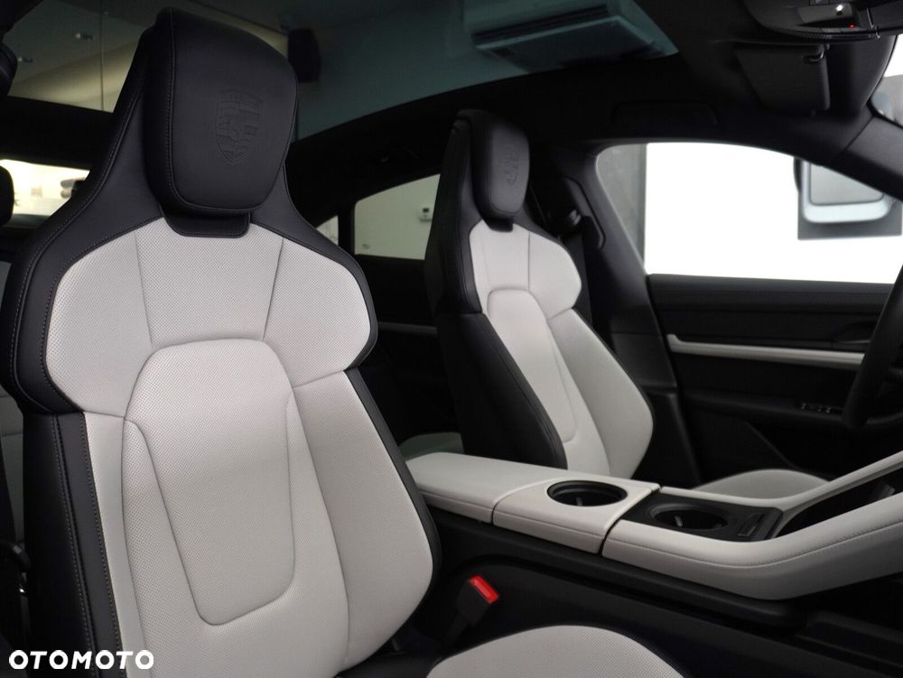 Porsche Taycan 105kWh 4 - 32