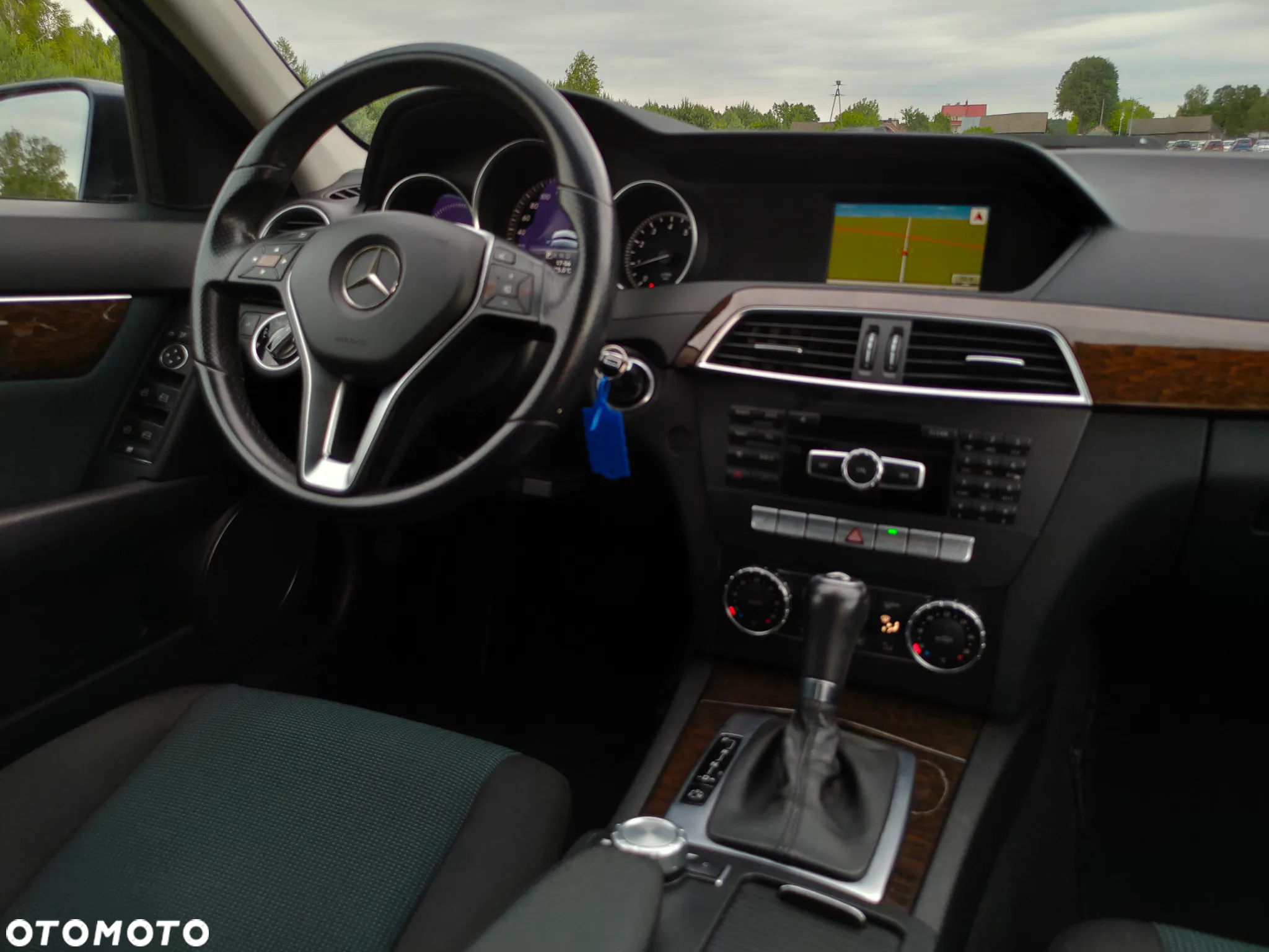 Mercedes-Benz Klasa C 250 CGI BlueEff Avantgarde - 13