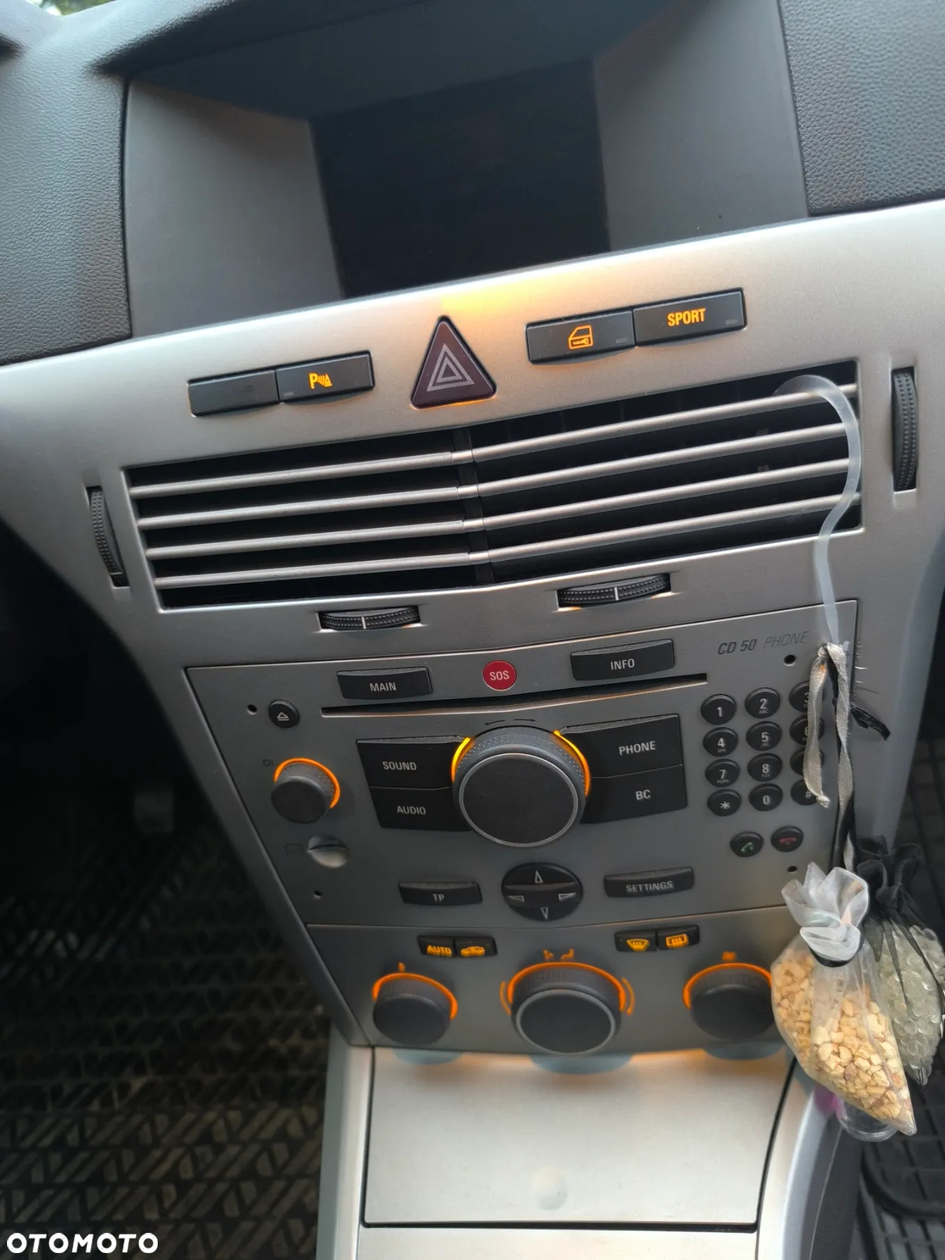 Opel Astra GTC 1.6 - 19