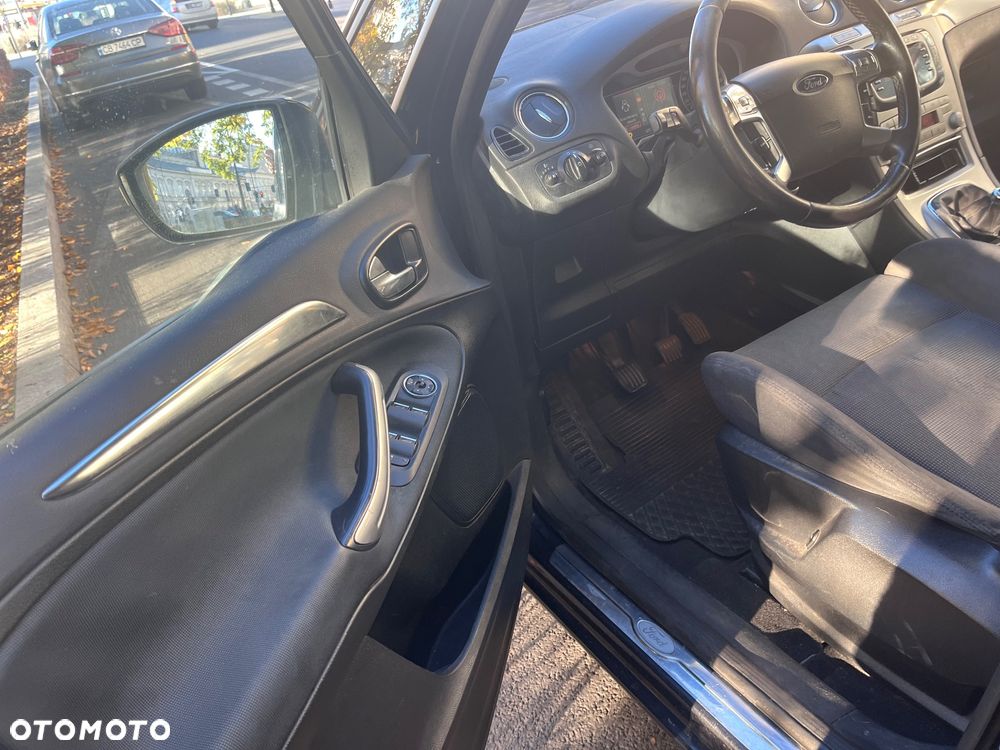 Ford S-Max - 16