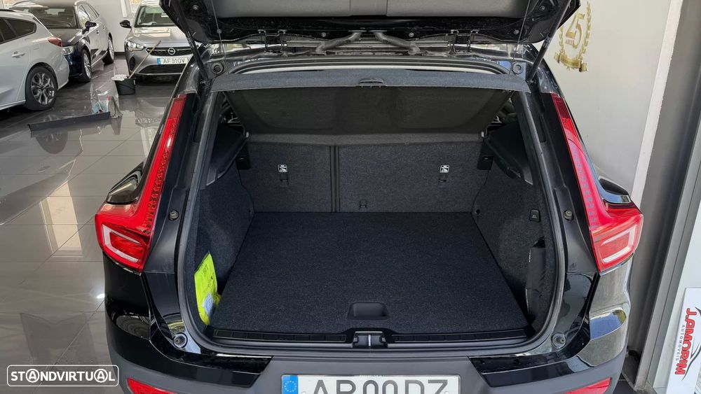 Volvo XC 40 1.5 T2 Momentum Core - 10