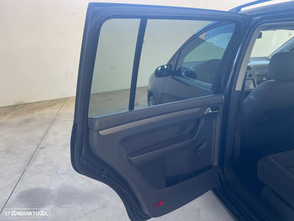 VW Touran 1.9 TDi Highline 7L - 12