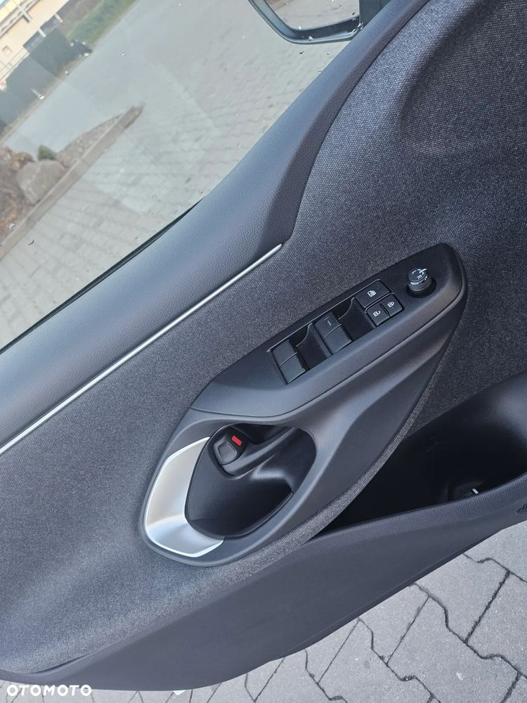 Toyota Yaris Hybrid 100 Dynamic - 10