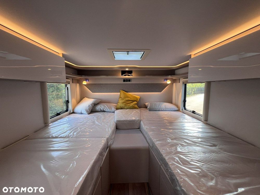 Hymer-Eriba Tramp S 685 - półintegra w układzie face to face - 12