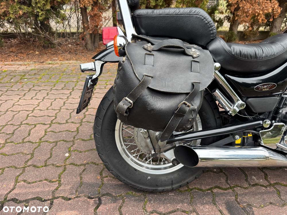 Suzuki Intruder - 12