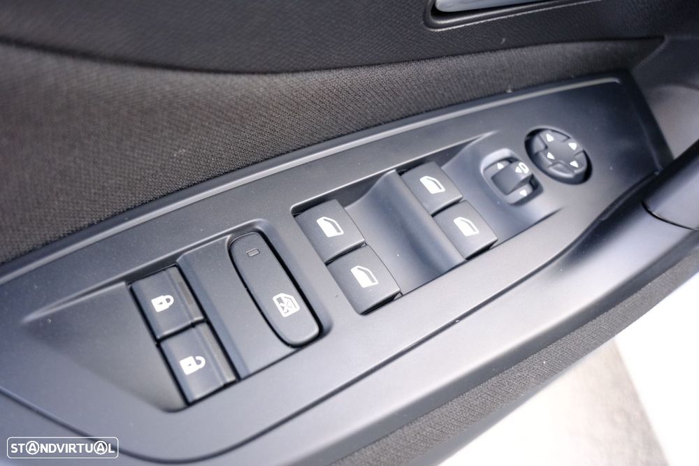 Peugeot 308 1.6 Hybrid Active Pack e-EAT8 - 37