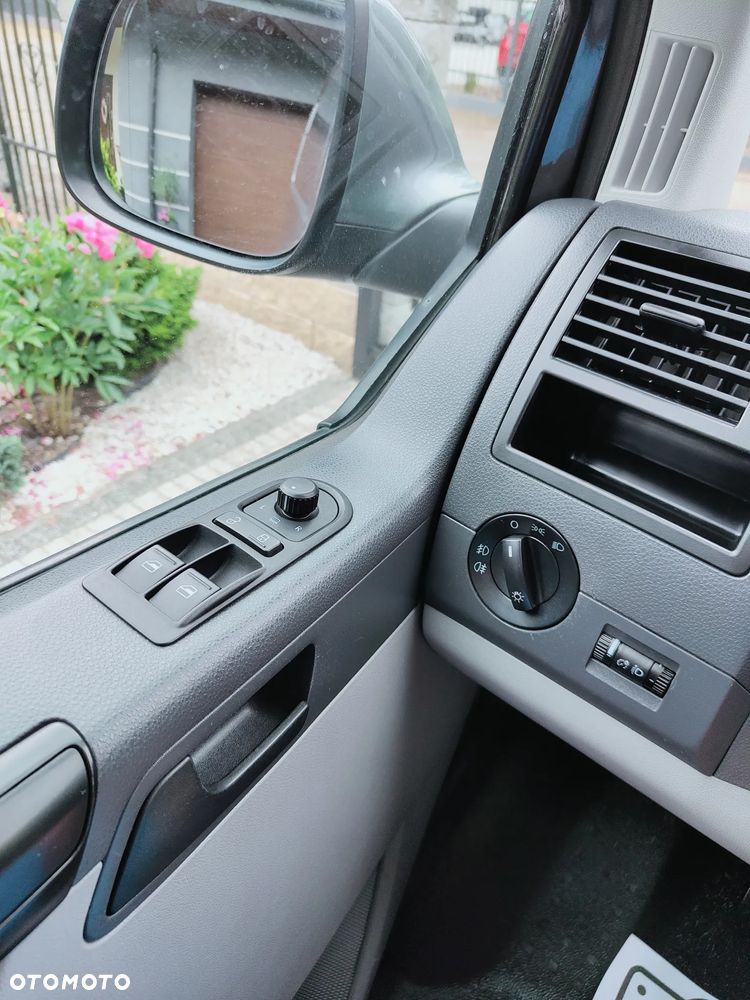 Volkswagen Transporter - 11