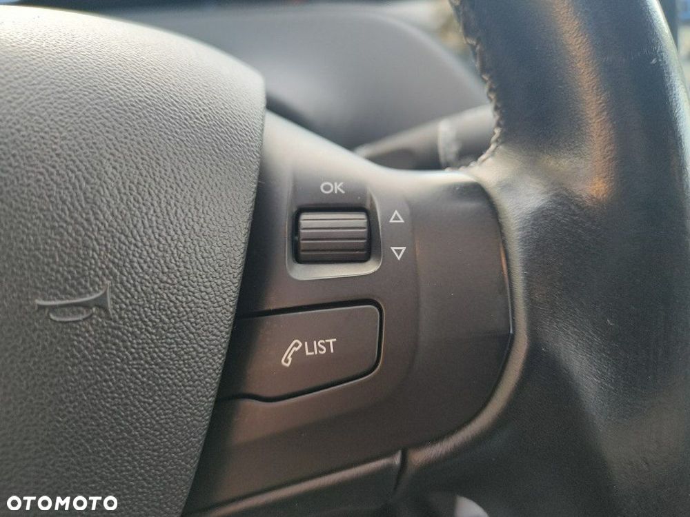 Peugeot 2008 1.2 Pure Tech Allure S&S - 24