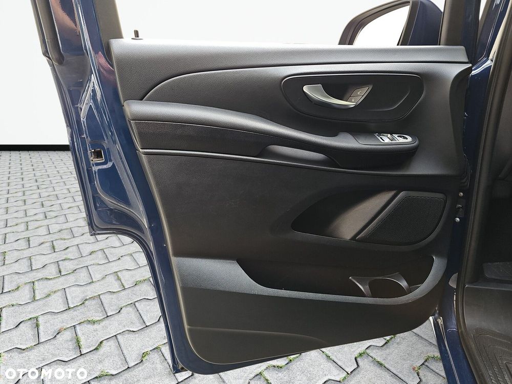 Mercedes-Benz Klasa V - 21