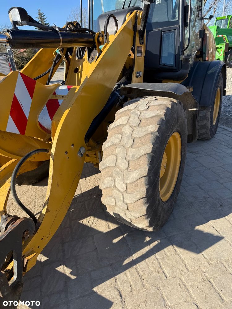 Caterpillar 908M - 8