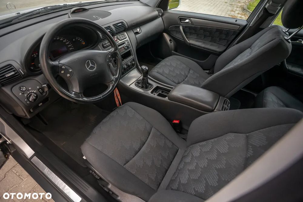 Mercedes-Benz Klasa C 240 Avantgarde Sport Edition - 16
