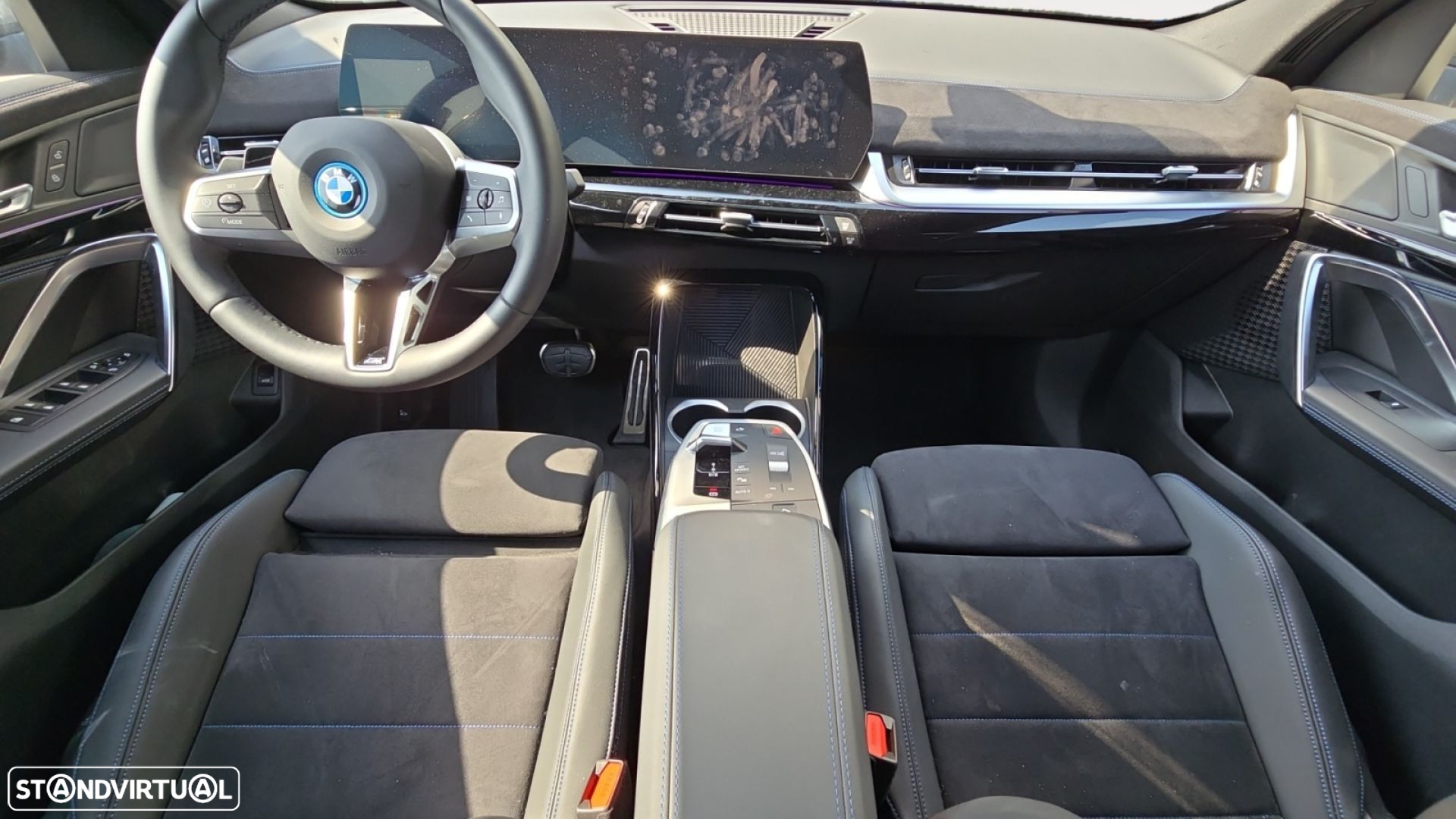 BMW iX2 eDrive20 Pack Desportivo M - 11