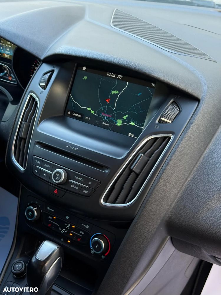 Ford Focus Turnier 1.5 EcoBlue Start-Stopp-System Aut. TITANIUM DESIGN - 10