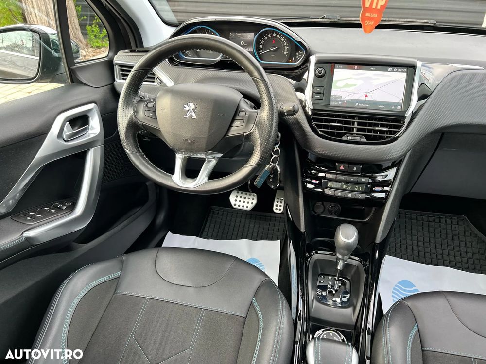 Peugeot 2008 1.2 L PureTech STT EAT8 Allure - 12