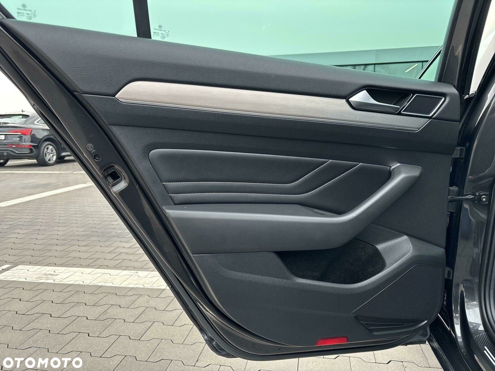 Volkswagen Passat 2.0 TDI Elegance DSG - 13