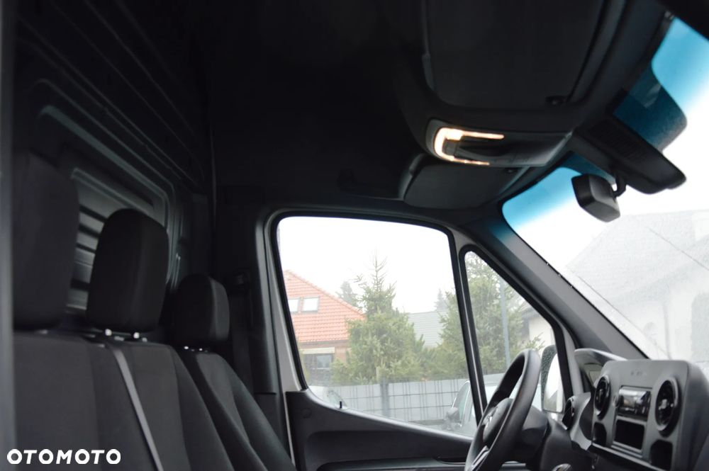 Mercedes-Benz Sprinter - 14