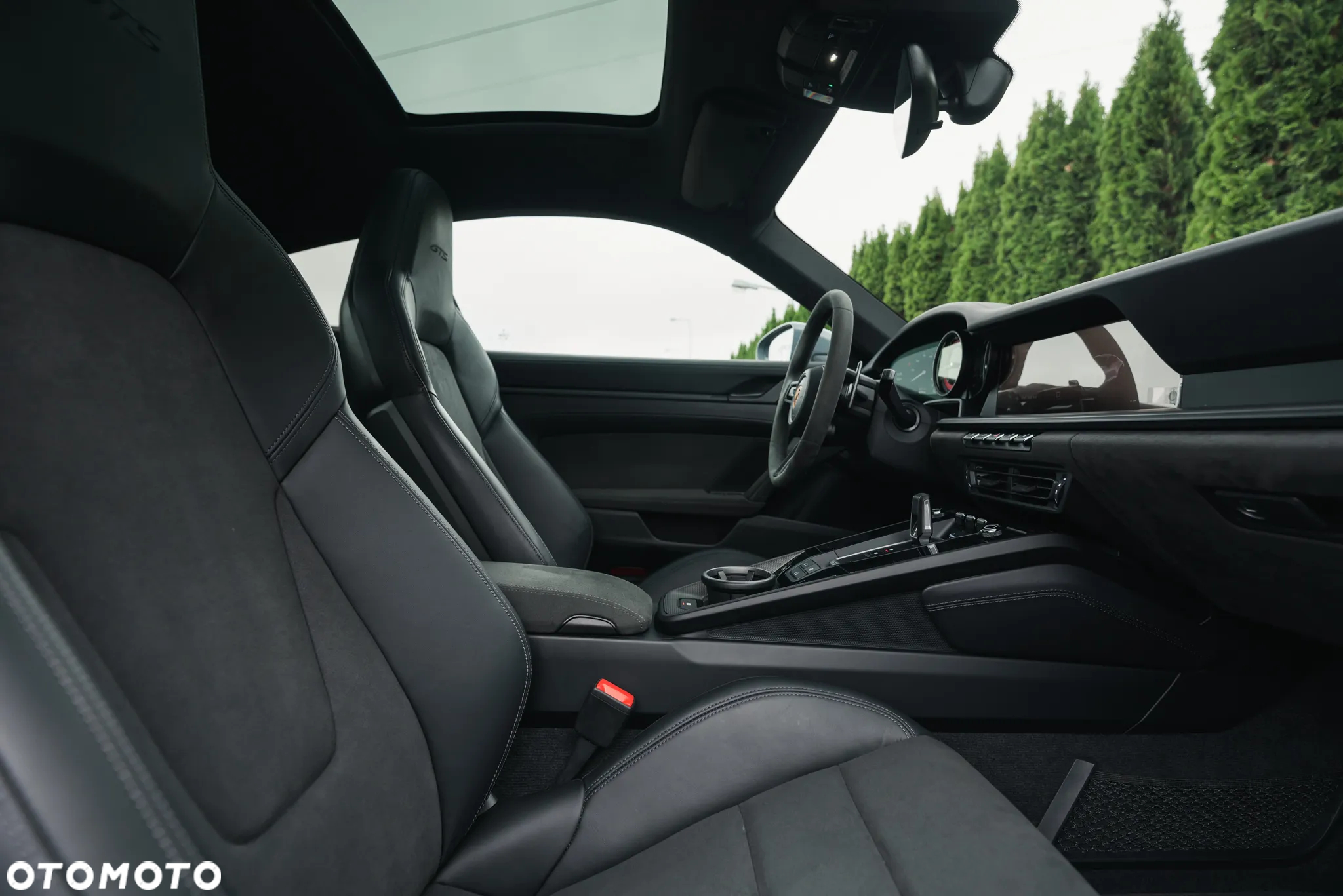 Porsche 911 Carrera 4 GTS - 16