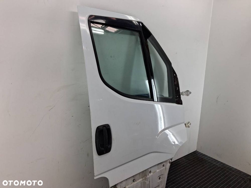 DRZWI PRZÓD PRAWE IVECO DAILY VI 2019 KOMPLETNE - 2