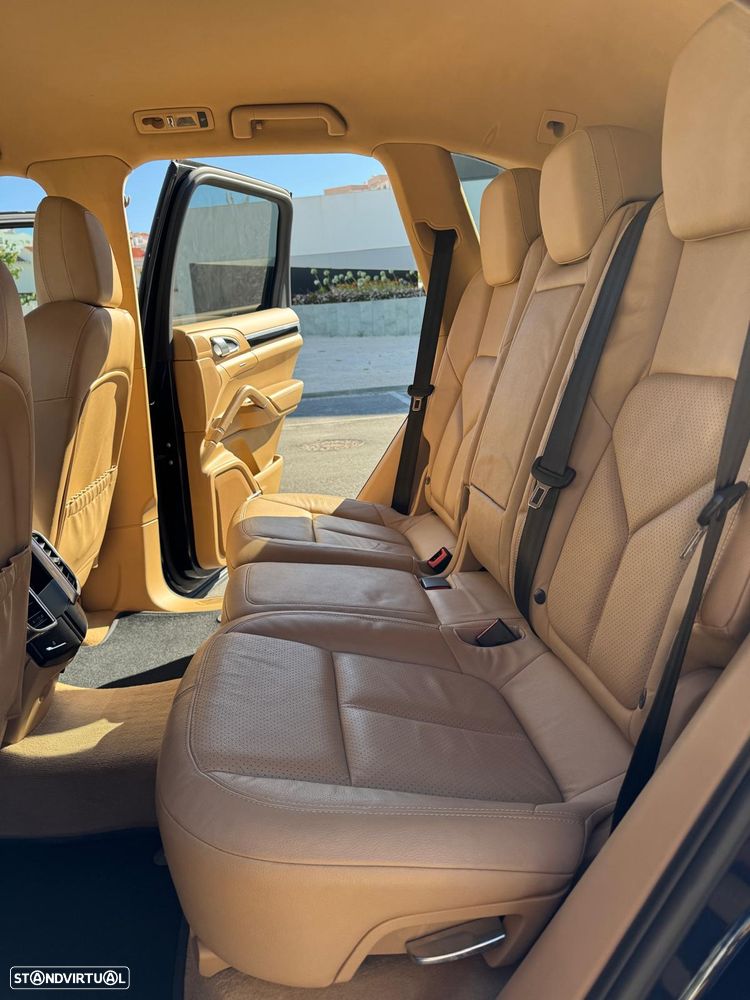 Porsche Cayenne - 7