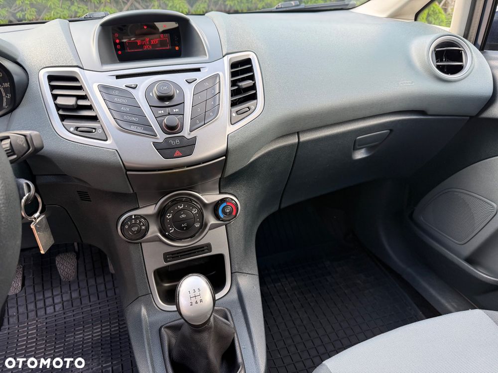Ford Fiesta 1.25 Ambiente - 25