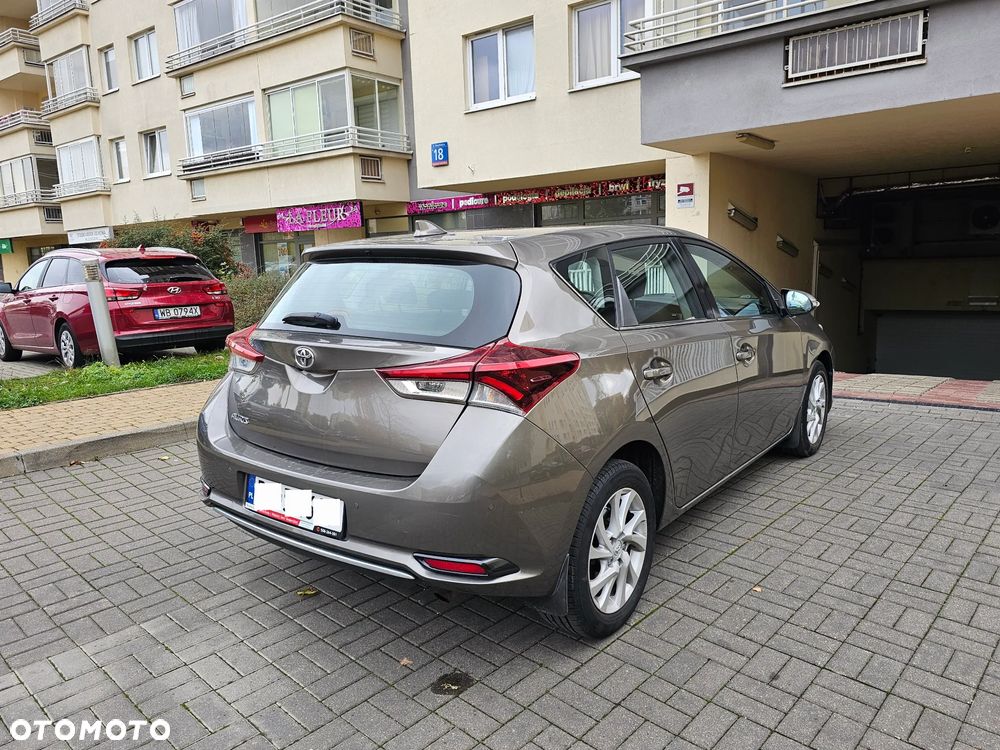 Toyota Auris 1.6 Premium - 22