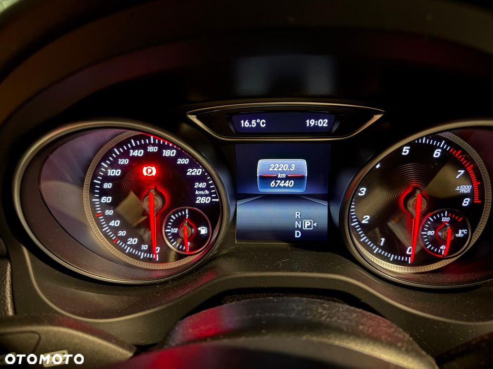 Mercedes-Benz GLA 200 7G-DCT Urban - 13