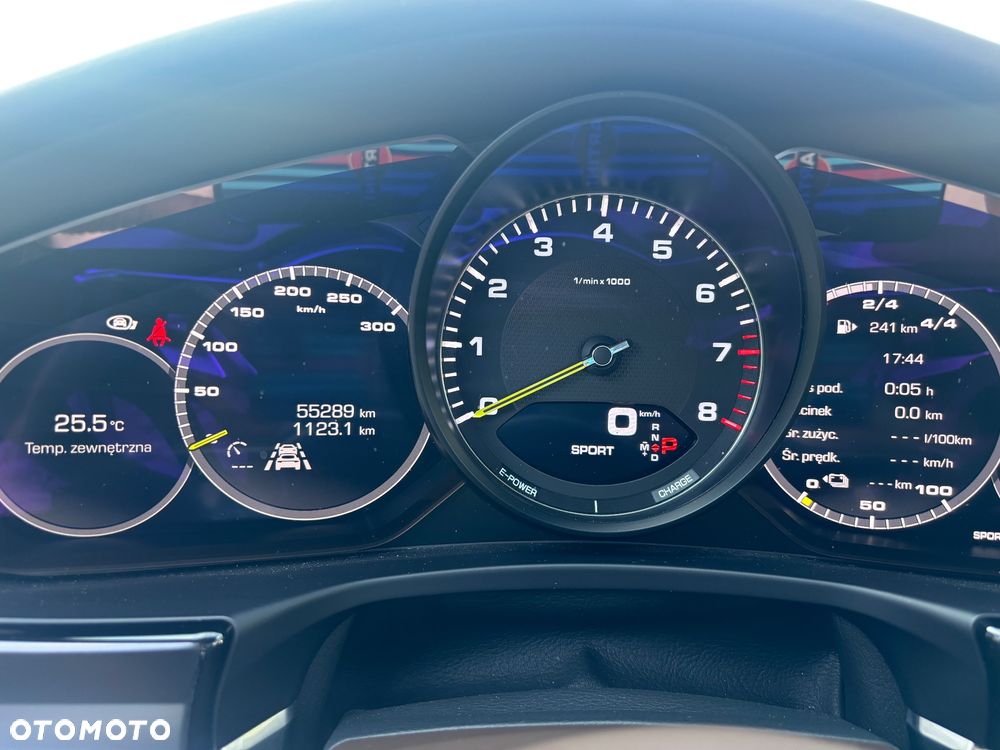 Porsche Panamera 4 Sport Turismo - 32