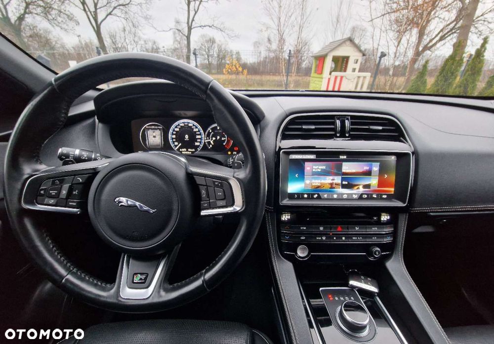 Jaguar F-Pace - 25