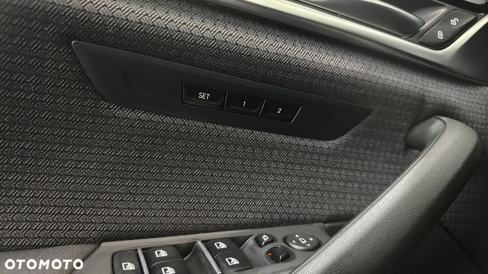 BMW Seria 5 520d xDrive mHEV - 33
