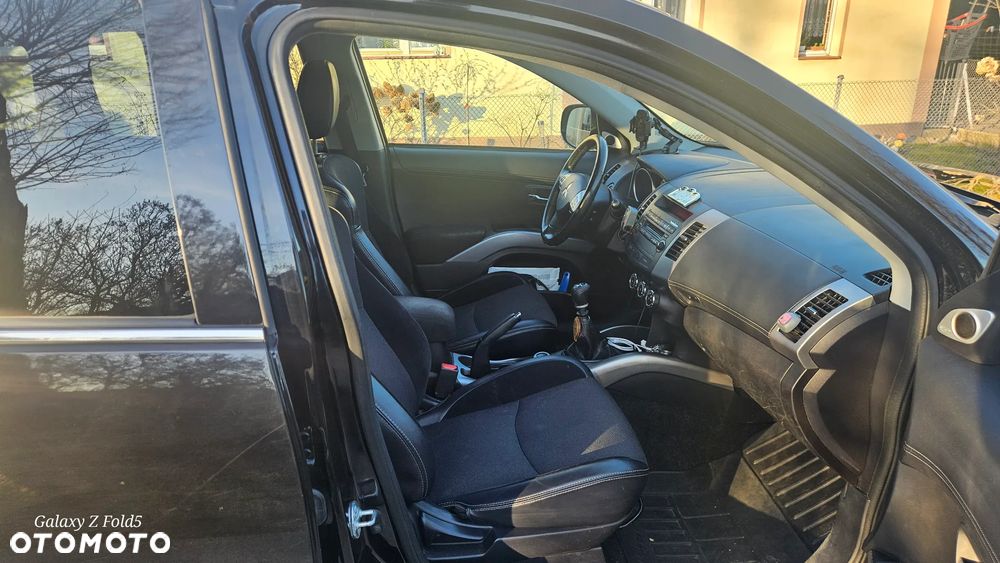 Mitsubishi Outlander - 14