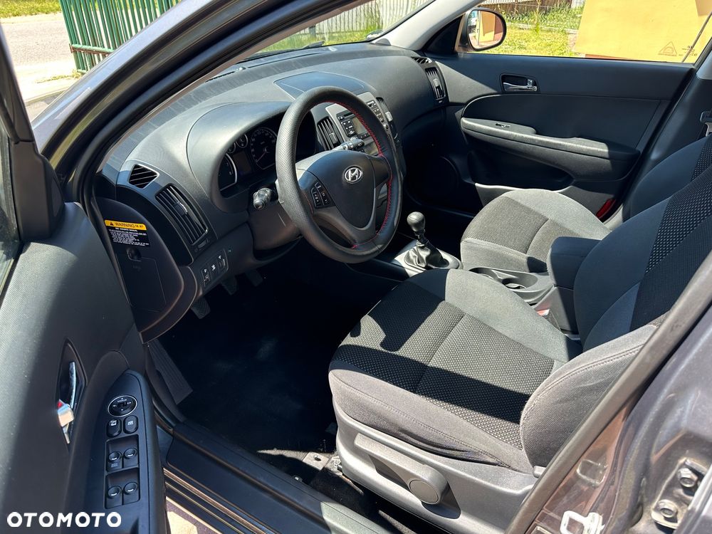 Hyundai i30 1.6 Premium - 13