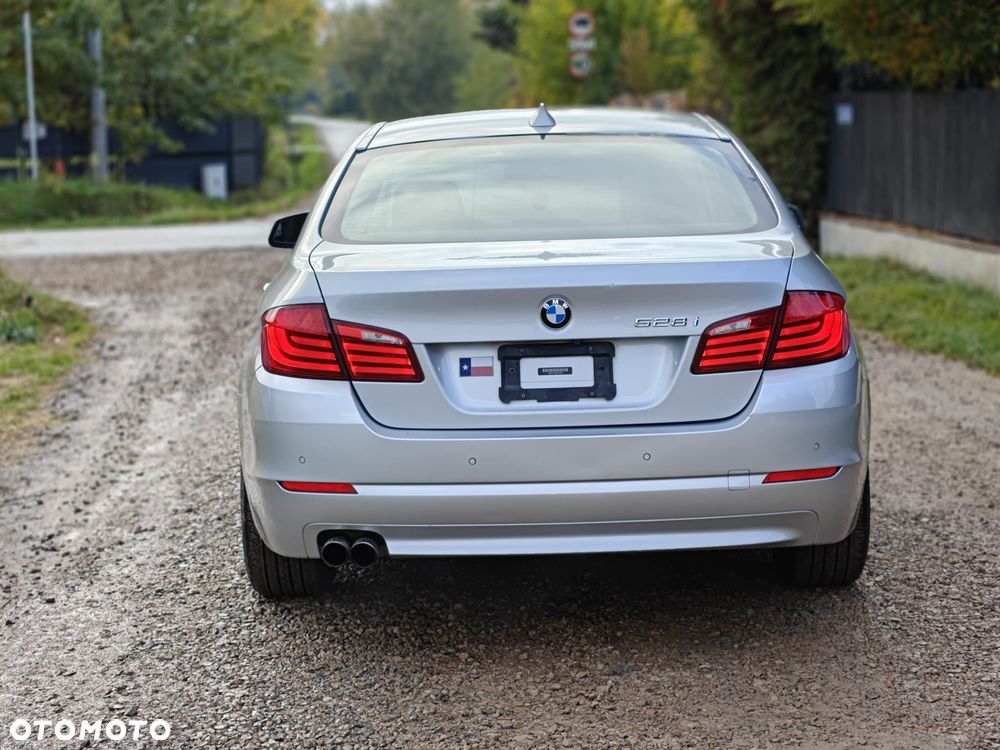 BMW 528I 2011 photo 4