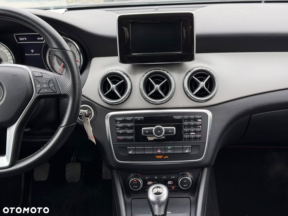 Mercedes-Benz GLA 200 Urban - 27
