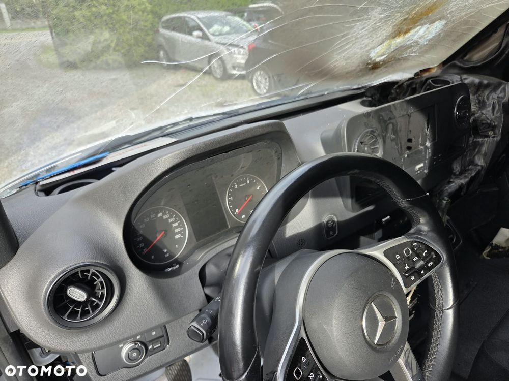 Mercedes-Benz Sprinter - 16