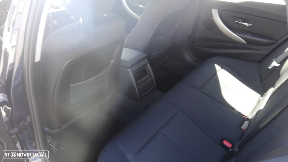 BMW 318 d Touring Navigation - 10