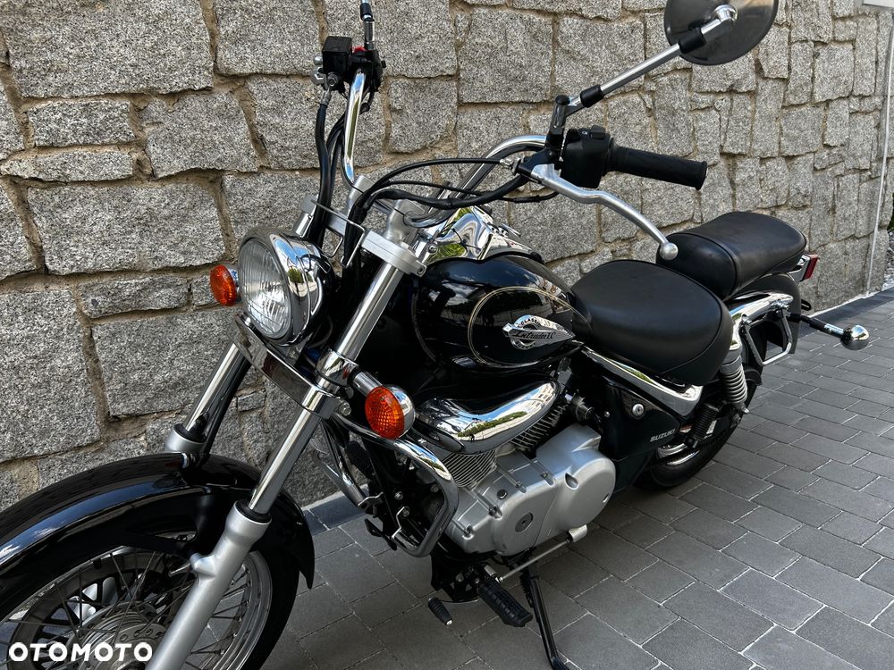 Suzuki Intruder - 14