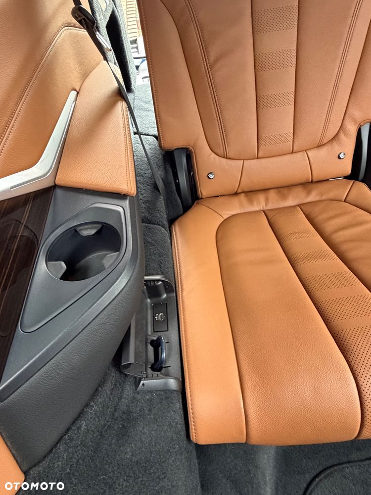 BMW X7 xDrive40i sport - 37