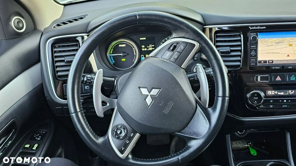 Mitsubishi Outlander Instyle NAVI + - 4