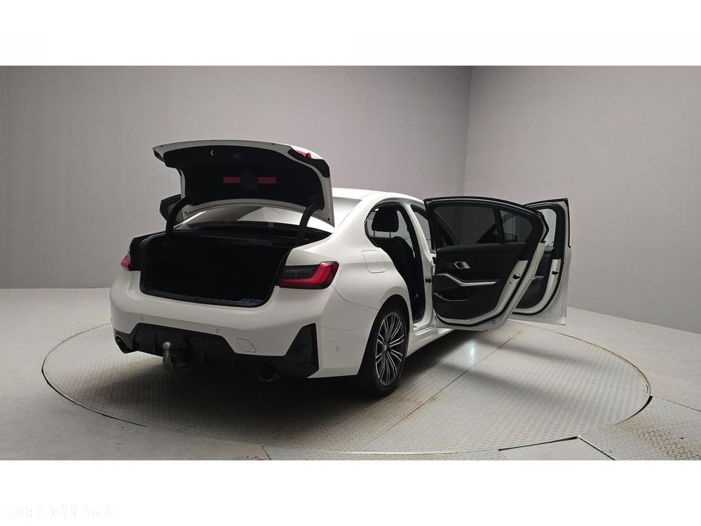BMW Seria 3 320d xDrive mHEV M Sport sport - 12