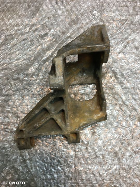 ŁAPA POMPY WSPOMAGANIA VW GOLF III 028145523E - 2