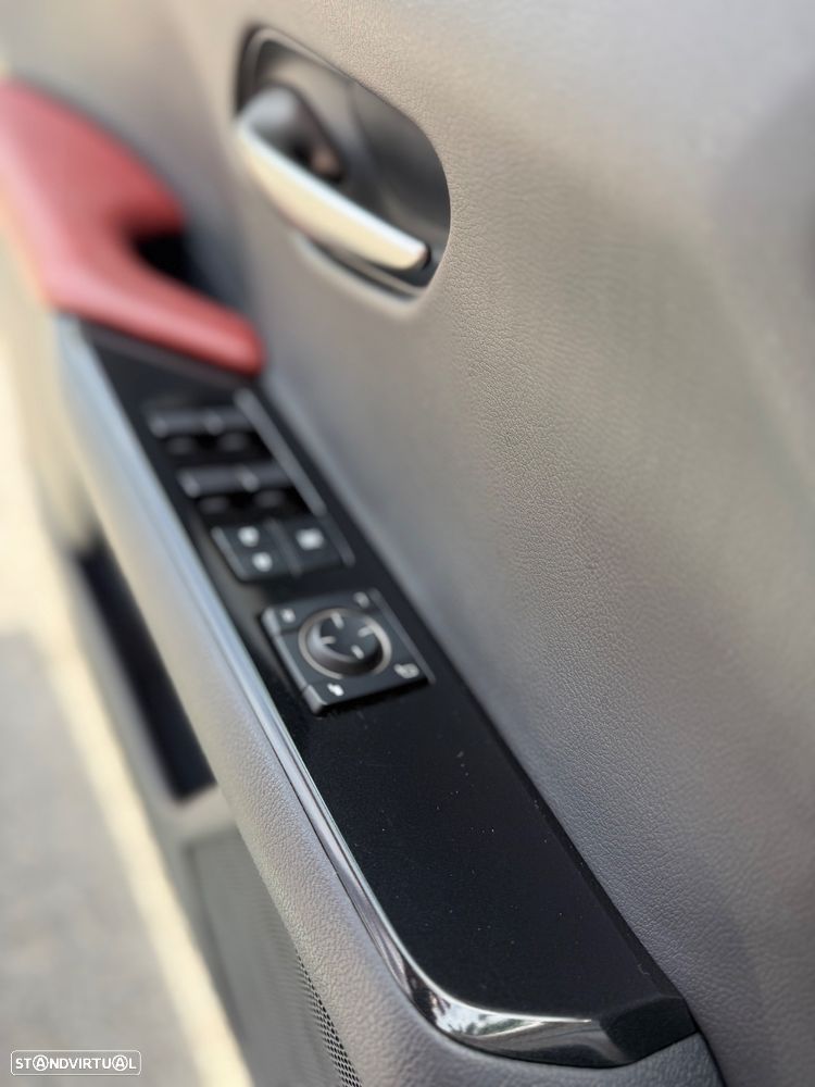 Lexus UX 250h Luxury - 13