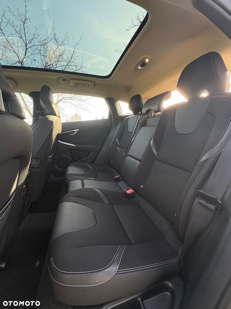 Volvo V40 D2 Momentum - 23