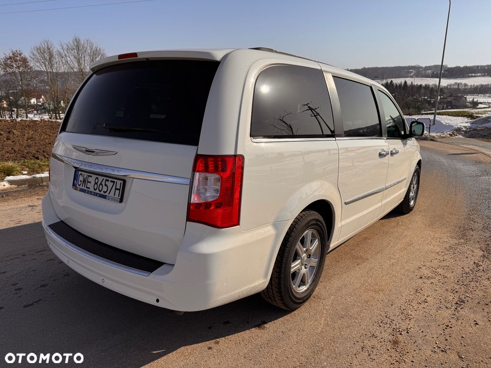 Chrysler Town & Country - 5