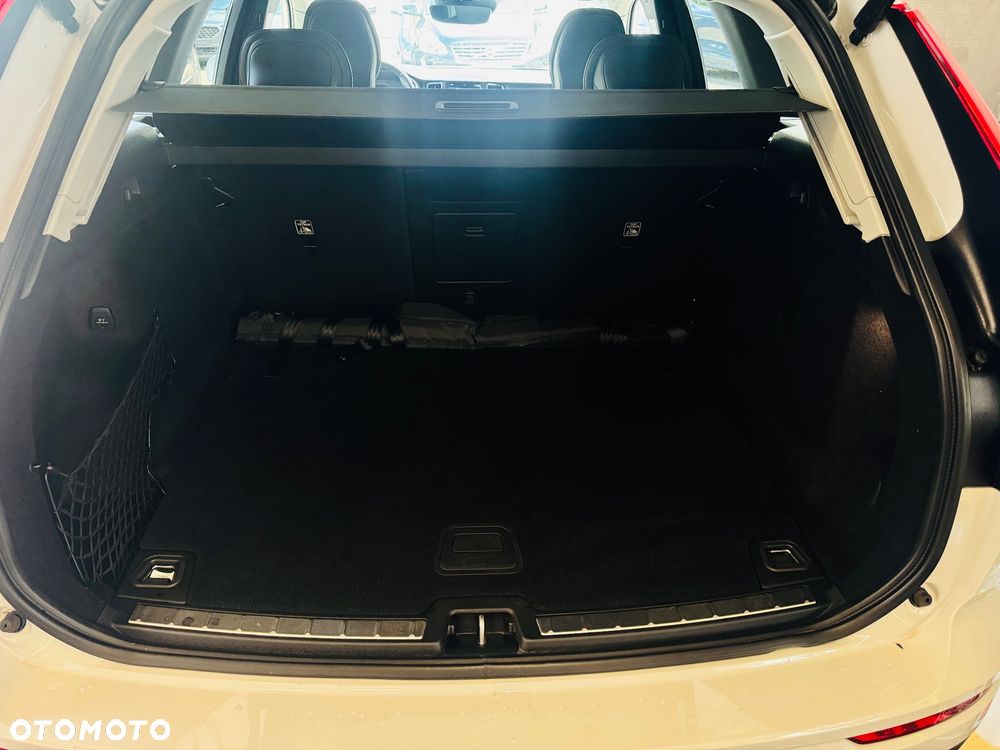 Volvo XC 60 B4 D AWD Geartronic Momentum Pro - 9